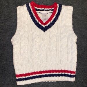BABY Gap cable knit sweater vest Classic style for your wee one.